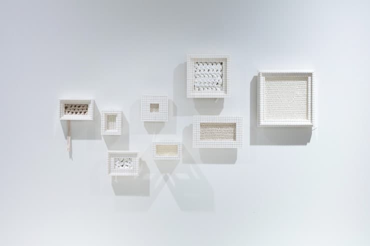 박진희 Inner Fragment Series-Invisible Time 2016 hand-knitting fabric and LEGO bricks 가변크기