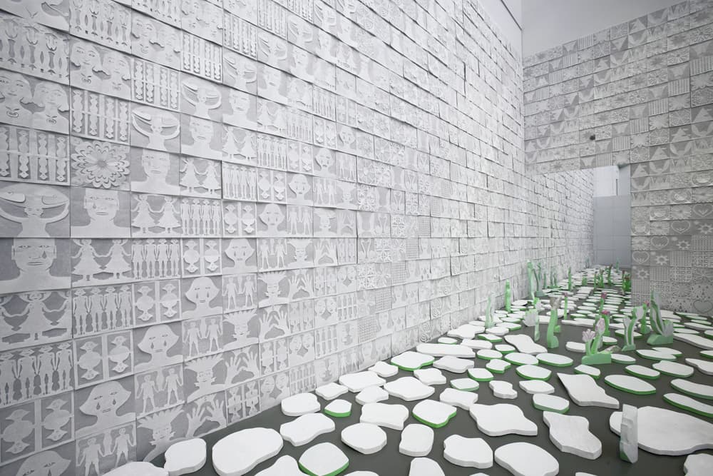 <화이트 룸 – 어머니의 뜰>, mixed media, 2011