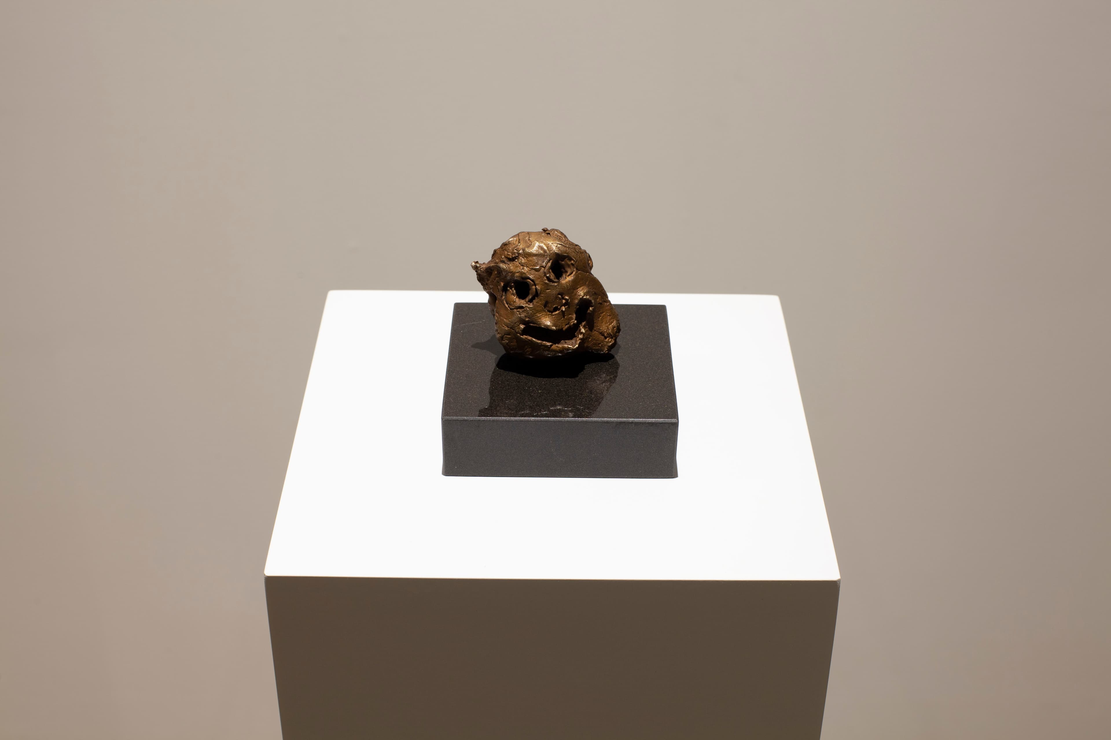 장자의 혼돈 Chaos of Zhuangzi, 6.5x5x5.5(cm), 브론즈, 2023