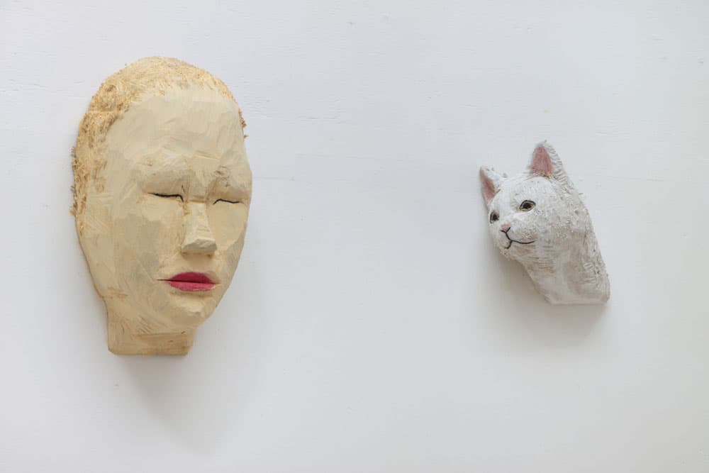The cat is gazing at the man, 2015, Color on camphor wood, 27.5x15x12cm (Man),15x18x9.5cm (Cat)
