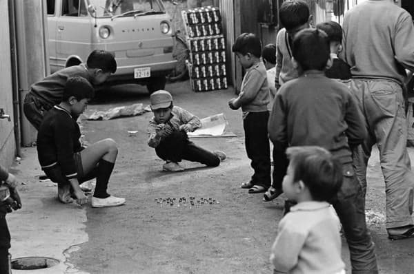 (c) 조지현, 뒷골목