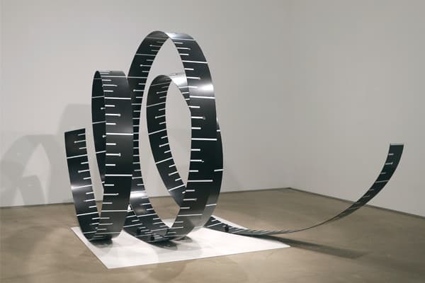 김승주 Seungjoo Kim, On the Line, 2018, Steel, powder coating, aluminium, 187.2 x 208 x 202.8 cm