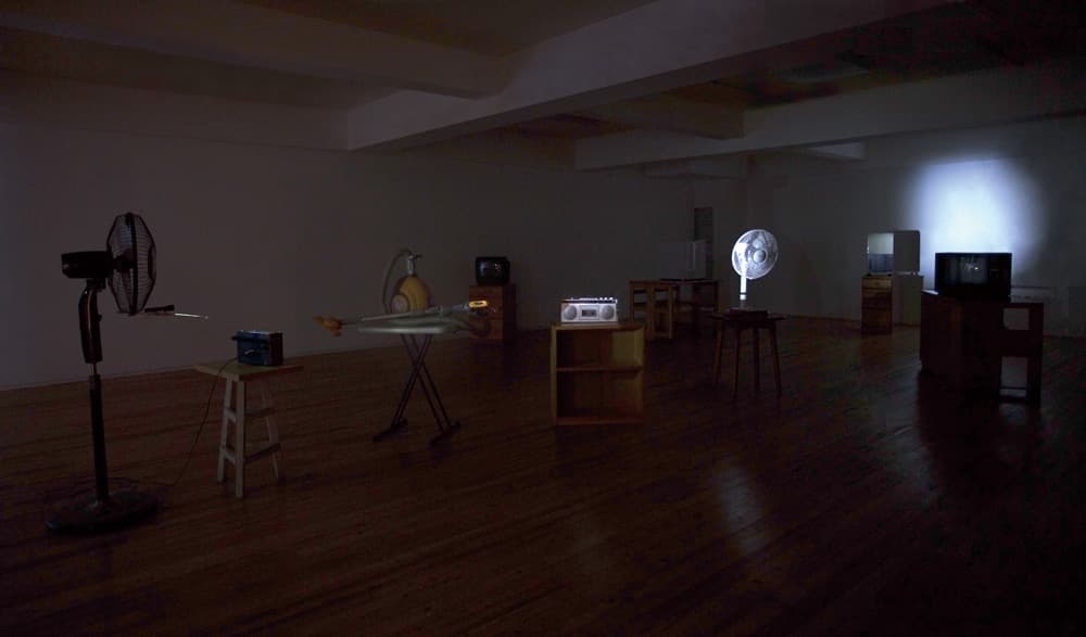 강호연_Radio Wave_일상용품(라디오, 선풍기, 손전등, 가전제품 등)_가변설치_2015