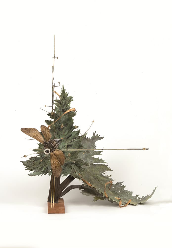 쿵 하면 흔들리는 세계_paint on paper, copper wire, steel wire, wood_dimensions variable_2021
