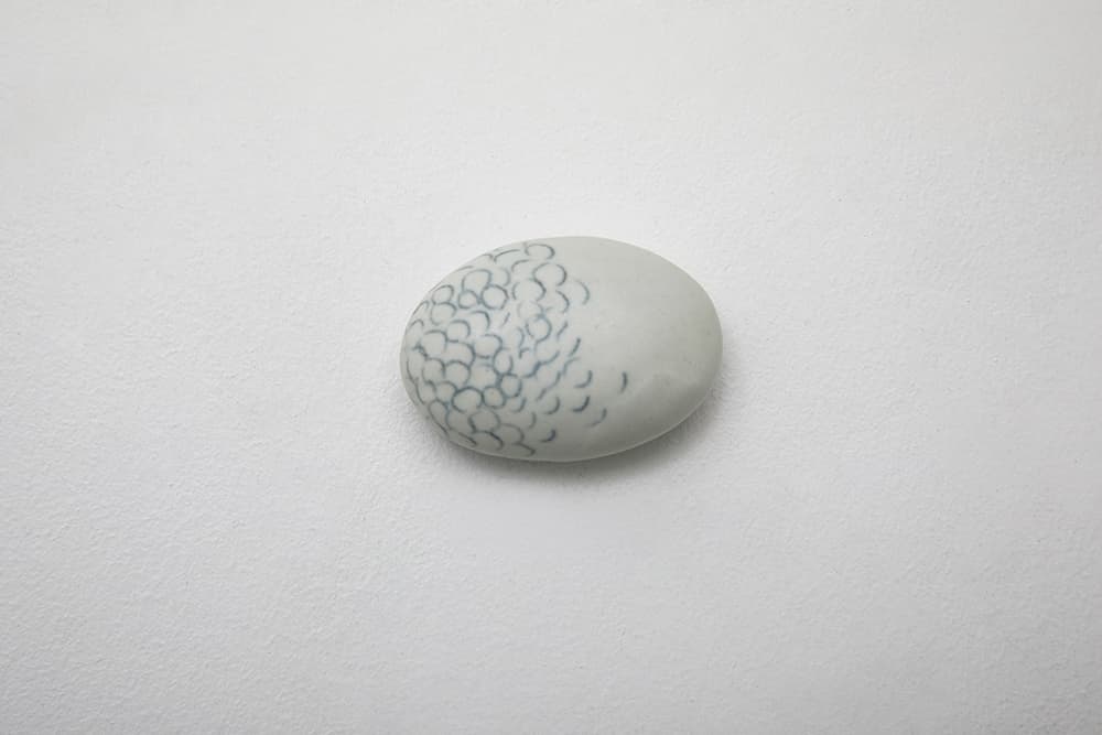 곽경화_Untitled_5x7x3cm_Glazed ceramic_2020