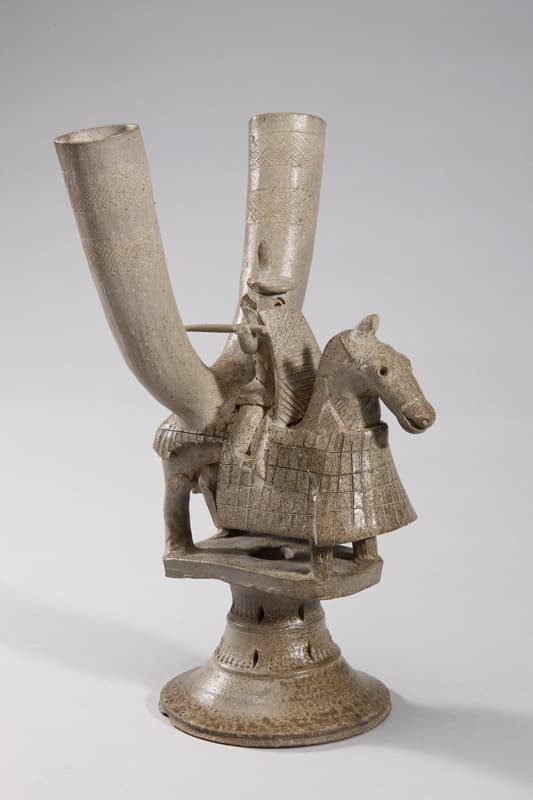 말탄무사모양 뿔잔 騎馬人物形角杯 Horn Cup in the Shape of a Warrior on Horseback 가야 5~6세기 높이 23.3㎝ 국보 제275호 국립경주박물관