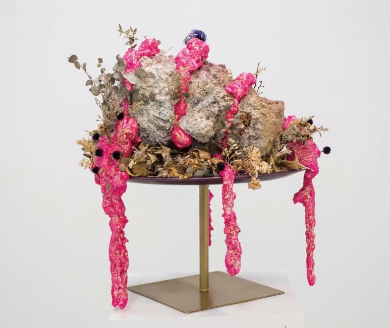 김한나라, 살로메, iron, plastic, resin, urethane, dryflower, spray, 140x35x45cm, 2018
