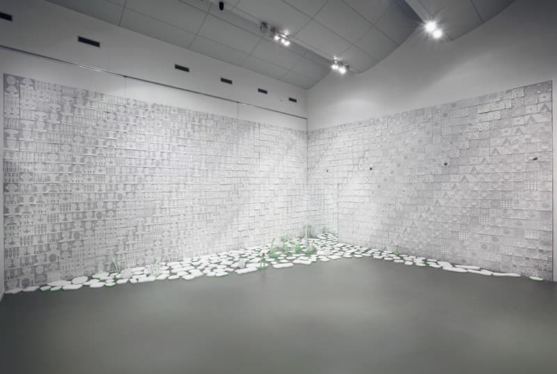 윤석남, 화이트 룸 – 어머니의 뜰 White Room 2011, 가변크기, 혼합재료 Mixed media