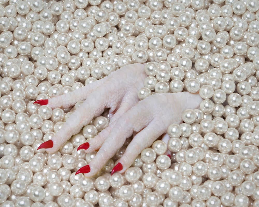 안민희 / 당신의 손 #8 / tv 에 사진 / 가변크기 / 2013   안정진 / <PoV.1-3> / Pigment Print / 20 x 24(inch) / 2013   윤세라 / 여름의 인상에 대한 겨울의 메모 / digital inkjet print / 84