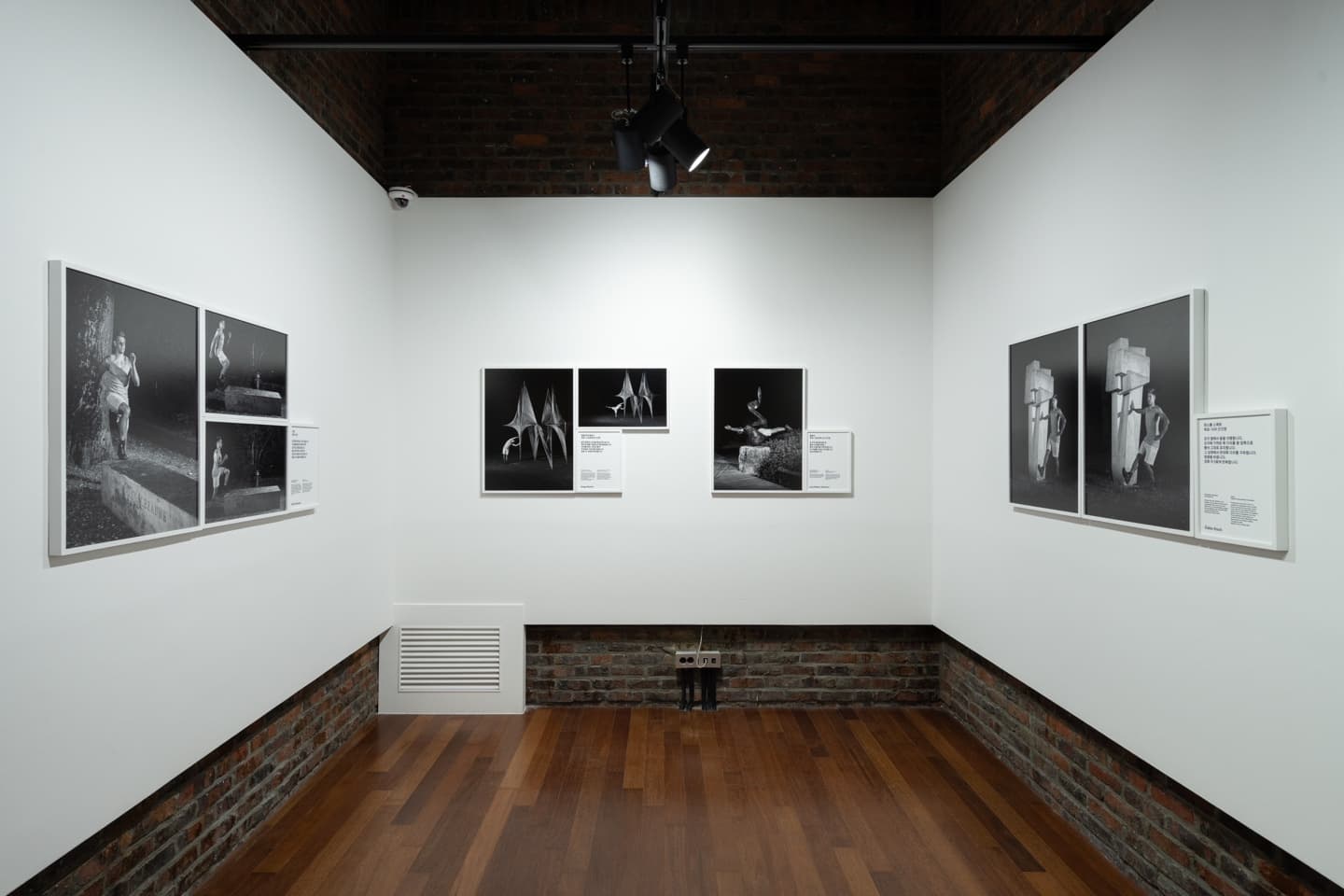 크리스티안 얀콥스키, Artistic Gymnastics 연작, 2014, 바리타지에 피그먼트 프린트, 34×25cm, 34×51cm, 69×51cm