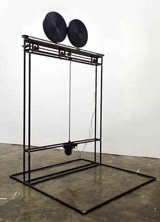 정성윤_Eclipse_철, 모터, 합성수지_190x120x120cm_2015