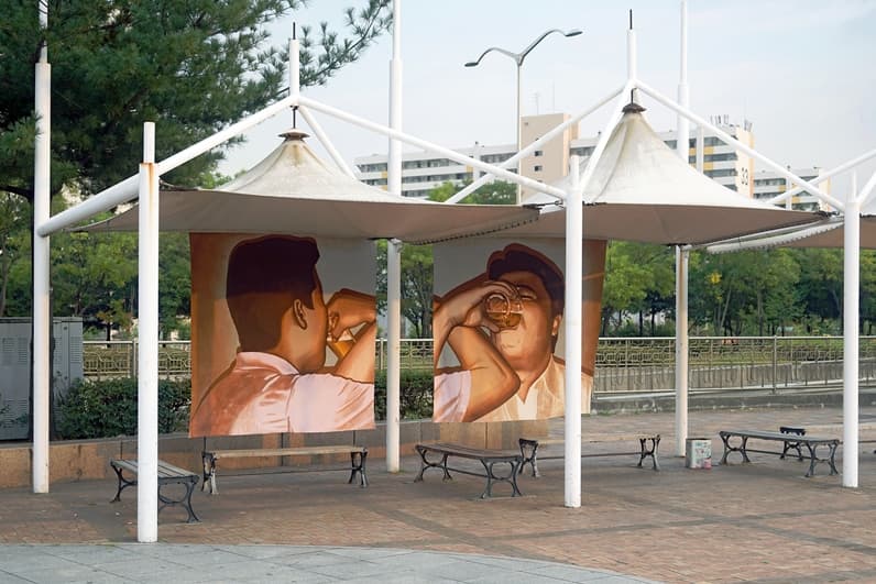 이우성 러브샷 2015 천 위에 수성 페인트, 아크릴릭 과슈 210x210cm(2점)