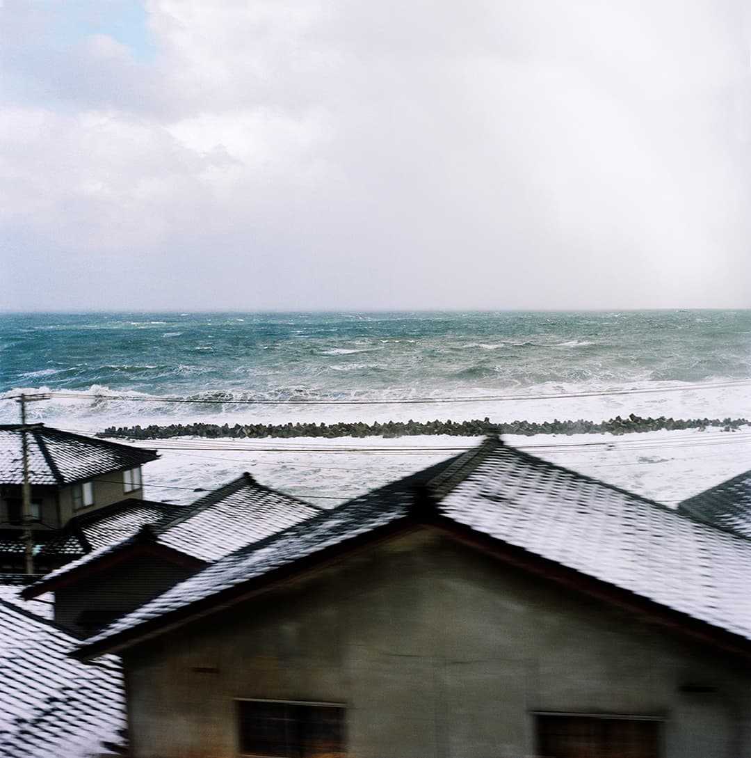 고정남 KO, JUNGNAM 겨울방학_여행에서 만난 풍경 Winter Vacation_Travelling through the Landscape 2005, Archival pigment print, 19×15inches, Courtesy of the artist