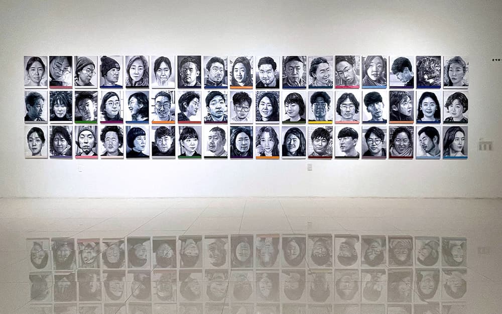 윤석원, People and person2, 2021, 60.6x45.5cm(each) variable installation
