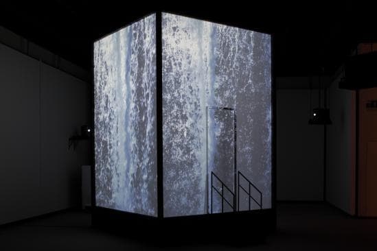 오다니 모토히코, 인페르노_2011 video installtion _700x400cm