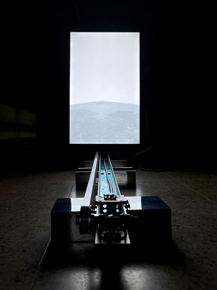 <Dented space>, mixed media, single channel video, installation, dimensions variable, 220 x 1700 x 1000(h), 2021.