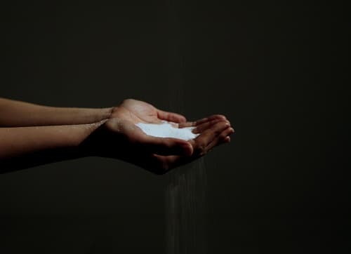민혜기, 정지된 선(김성훈과 협업), 2017 모래, 철, 나무 등 Variable Dimensions