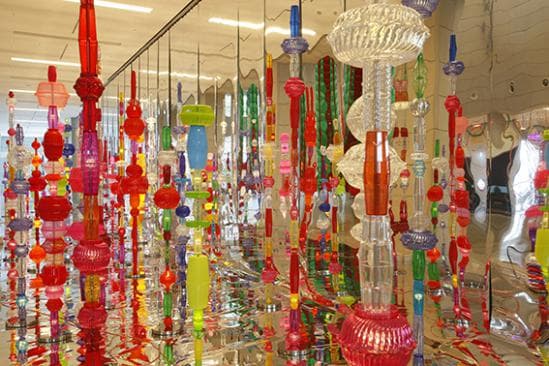 최정화, 연금술_2013 plastic plates, led, steel frame_250(h)×15pieces