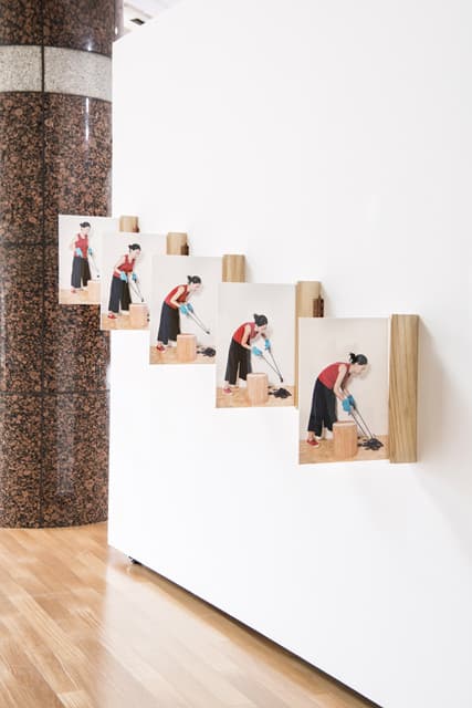 박희자, 퍼포머 #2, 2018 Archival pigment print with hinge frame, 각 42×36.5cm