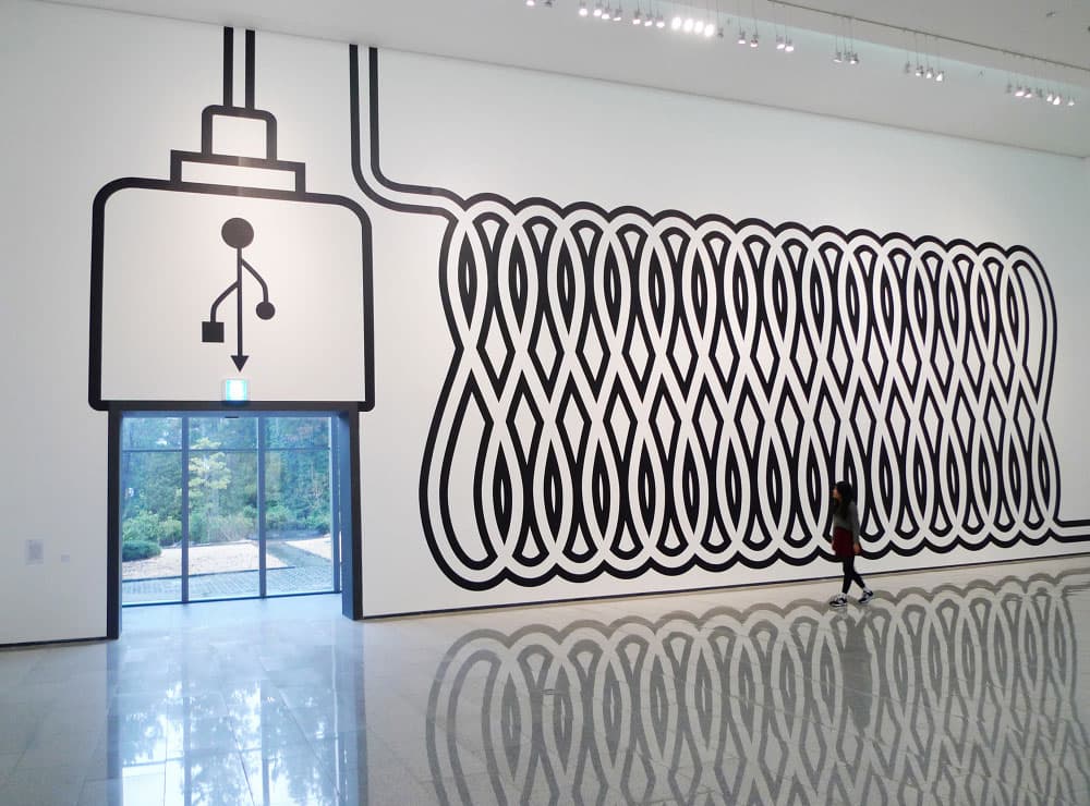 강선미, Universal Space Bus, adhesive vinyl, 제주도립미술관, 2014
