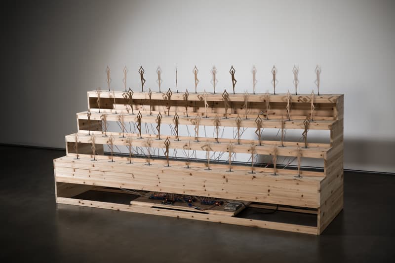 김기철, 시계 Clock, 2018, 혼합매체, 110x235x75 cm, 프로그래밍: 변지훈