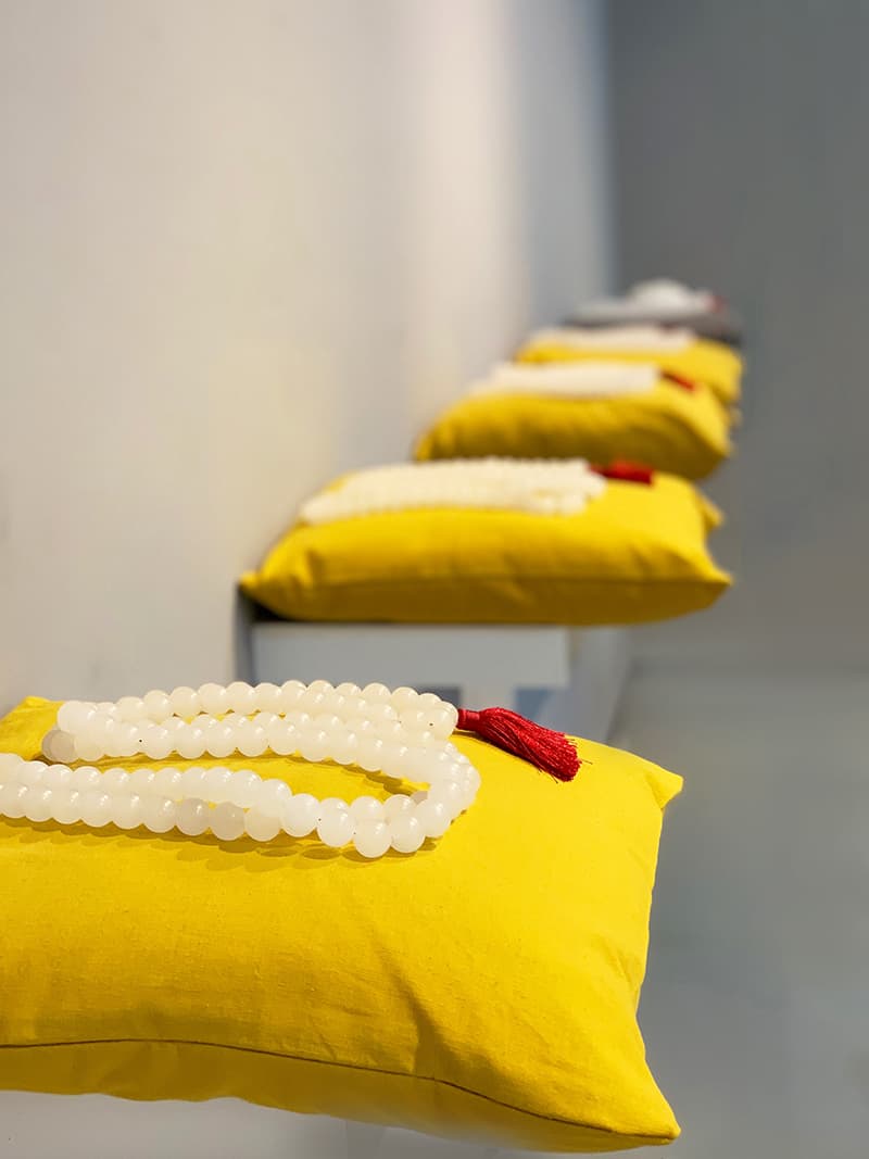 남겨진 문제들 Remained problems, 폐양초, 나일론 실, 가변설치, 2018
