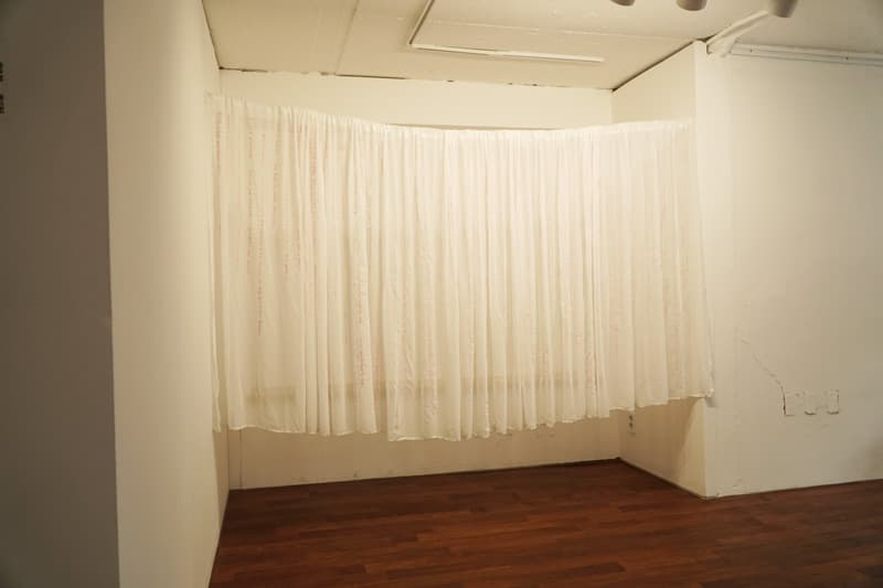 박슬기, 러브레터, 400x150cm, 쉬폰에 자수, 2019