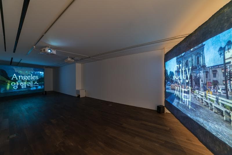 나미나, Angeles City, 장지에 분채 위 2채널 비디오 프로젝션, 각 191x256cm, 11min 52sec, 2019