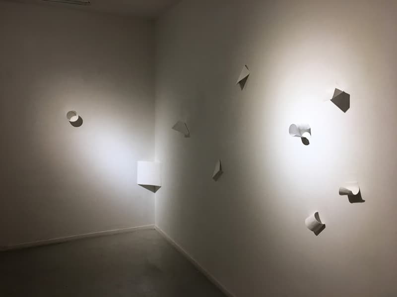 무명인 1_1_석고붕대, 핸디코트, 페인트_가변설치_2019