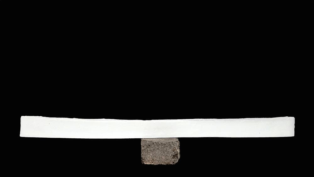 최수진_길고 흰 네모, 합성소지, 74x4x4.5(cm), 2020