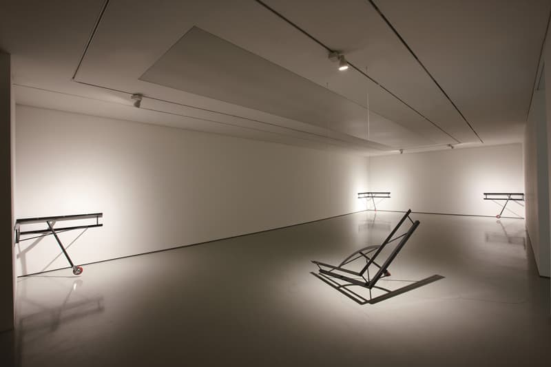 김민애, <화이트큐브를 위한 구조물>, 2012 110x140x140cm(x4pcs.), 철, 고무바퀴, 와이어, 못
