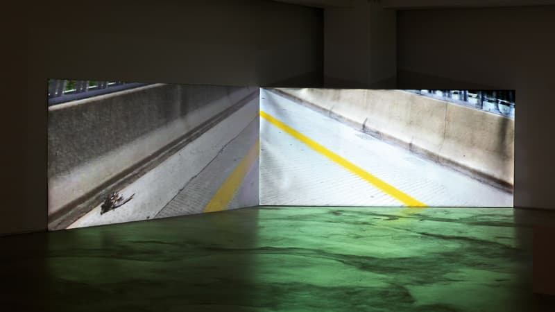 박선민, 고속도로 기하학 2, 2015, 2채널 비디오, 컬러, 사운드, (좌) 10분48초, (우)11분6초, 반복 상영, 작가소장