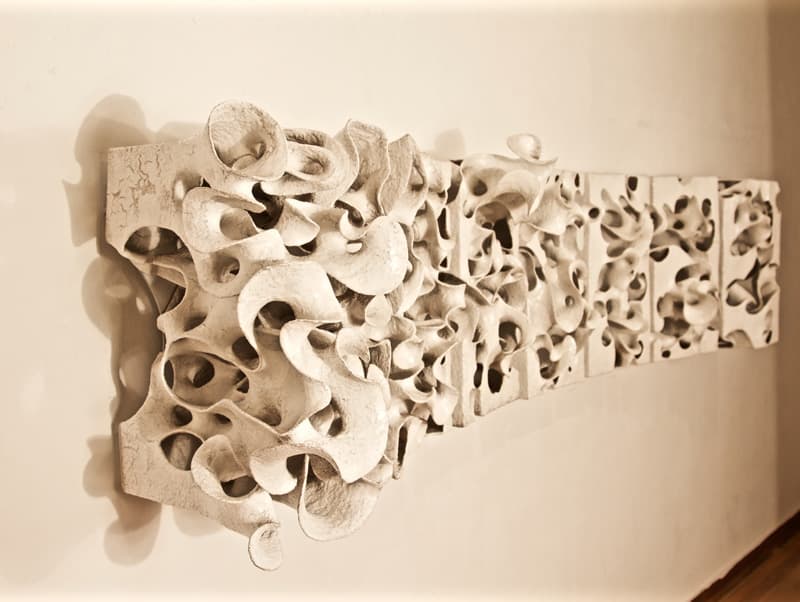 이기연 공간의 확장 4 조형토, 백매트유, 코일링 250 x 65 x 60cm 2015