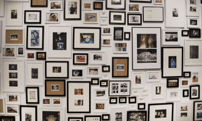 김예림, Naked (aka framing theory), 500x200cm, mixed media (gelatin silver print, paper, aluminum/wooden frame), 2017