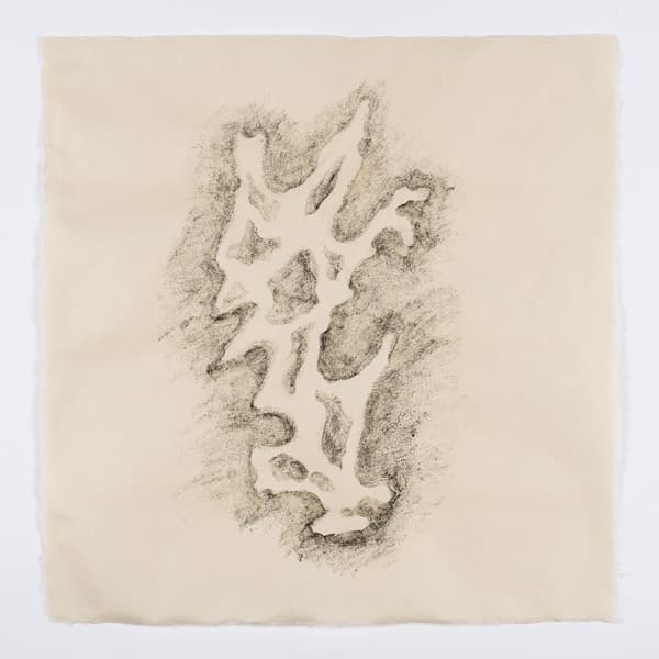 김지평_괴석도_48x48_한지에 석채((적갈, hematite) 2019