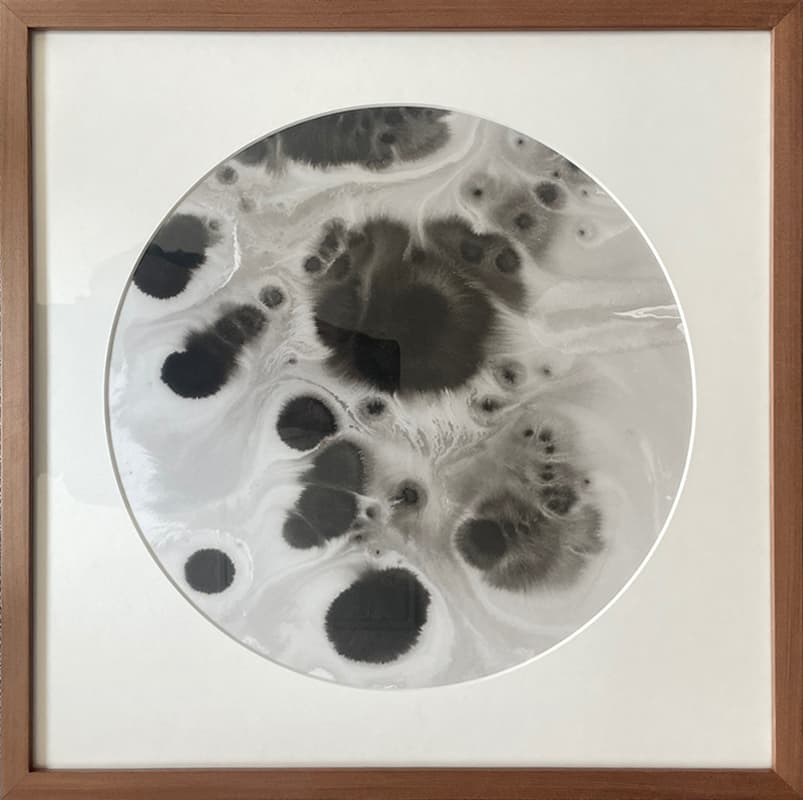 한상아 <낯선 질량> 종이에 먹, 49 × 49 cm, 2020