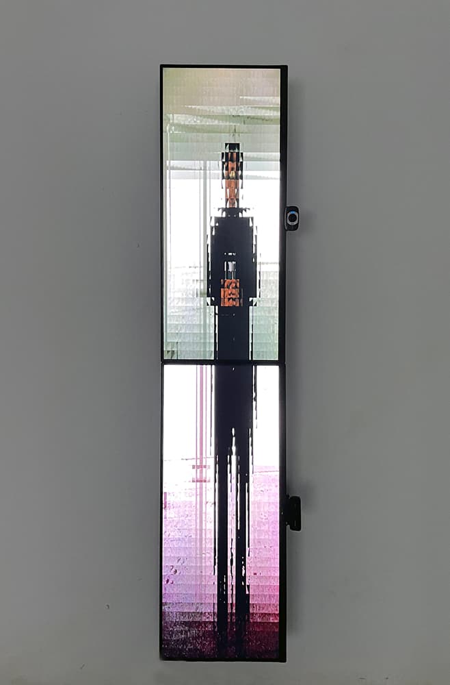 쌍둥이 거울(Twin Mirror)_2022, 와이드형 모니터, 웹캠, PC, 가변 크기(약 170x40cm) ©2022. Jung Seung