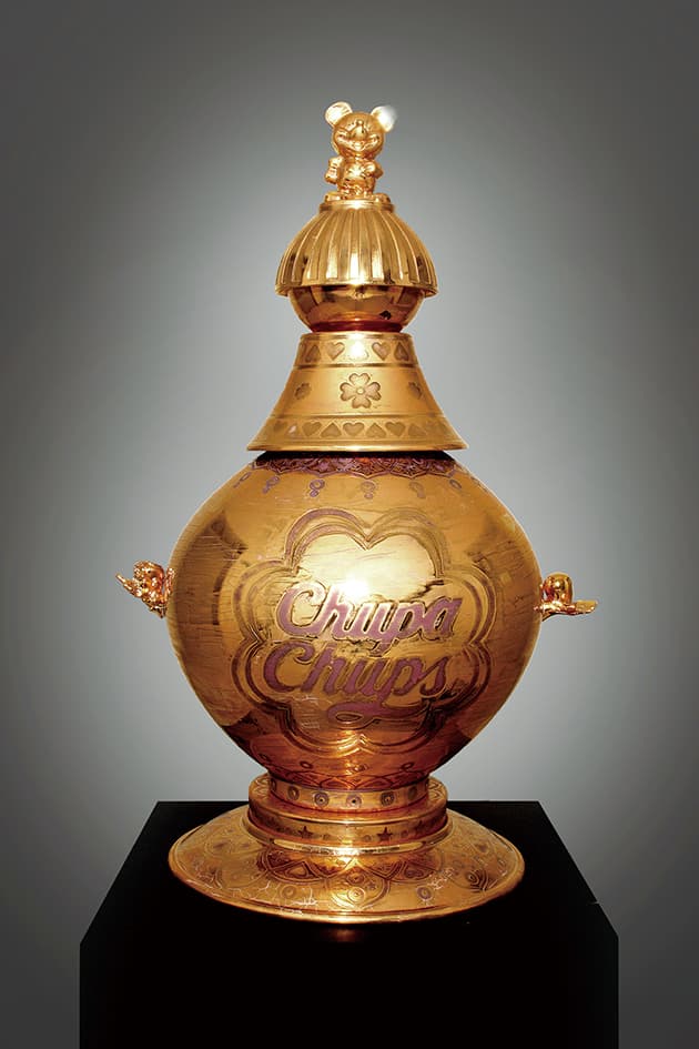 유의정-Chupa Chups(gold) ceramic, gold luster, 45x40x80cm 2015