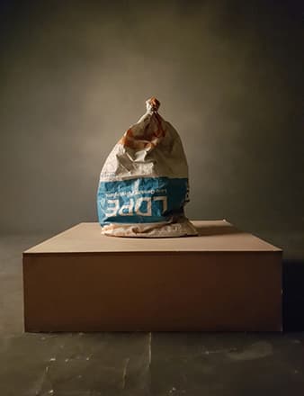 황종현_Breath_나무상자, 모터, 크랭크축, 쓰레기봉지_130x80x80cm_2013