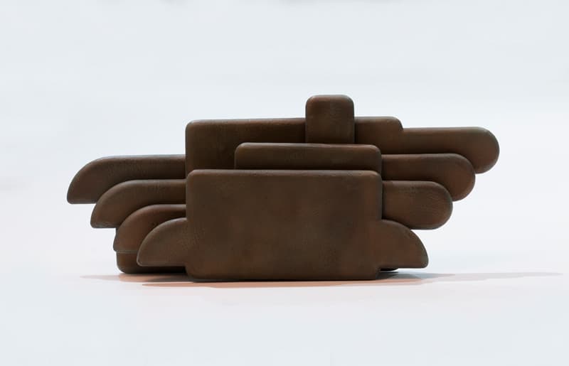 이은우, <녹슨 브론즈>, 2016 52.5x125.6x17.5cm, 스티로폼에 우레탄페인트