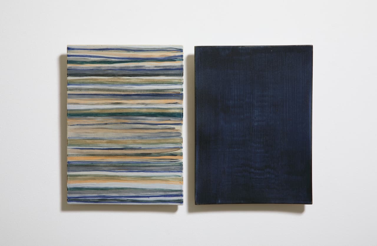 곽경화_그냥 흐르게 하세요_22x30x2cm_1pcs._Glazed ceramic_2019