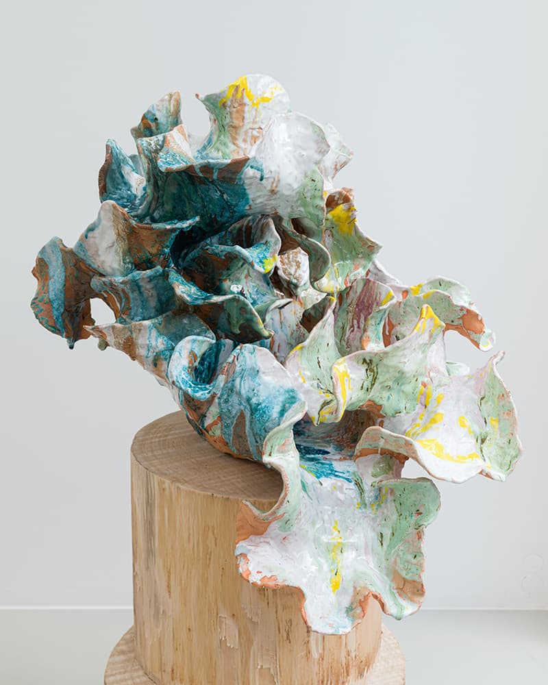Dan Kim 김대운 Fragrance 향기 2022 Clay and Glaze 64 x 64 x 60 cm