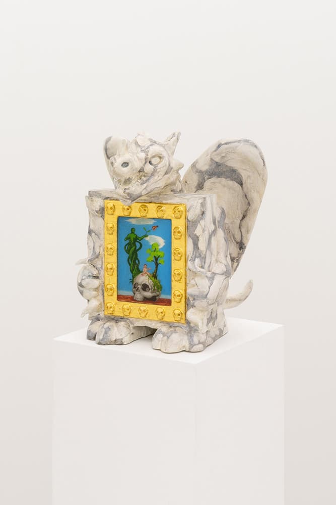 김한샘 <생명 Life> 2021,gold leaf, oil paint, pigment print, PLA, resin, 30 x 28 x 38.5 cm 디스위켄드룸 제공