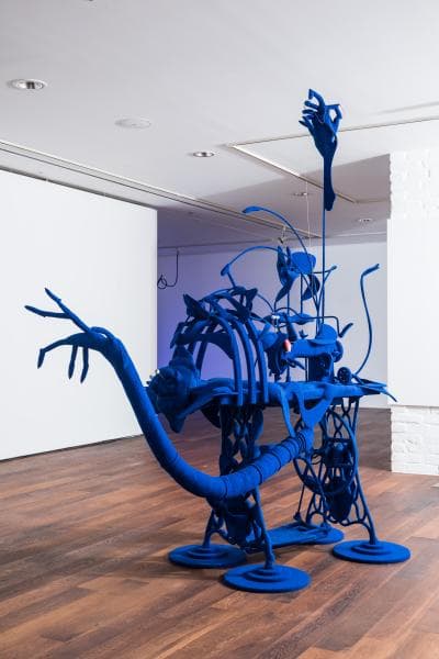 오화진, 개인의 문화 #세상을 디자인하다 ‘조물조물조물주(본체)’, Wool, PVC, Sewing Machine, etc Hand stitched 228x75x220cm 2018