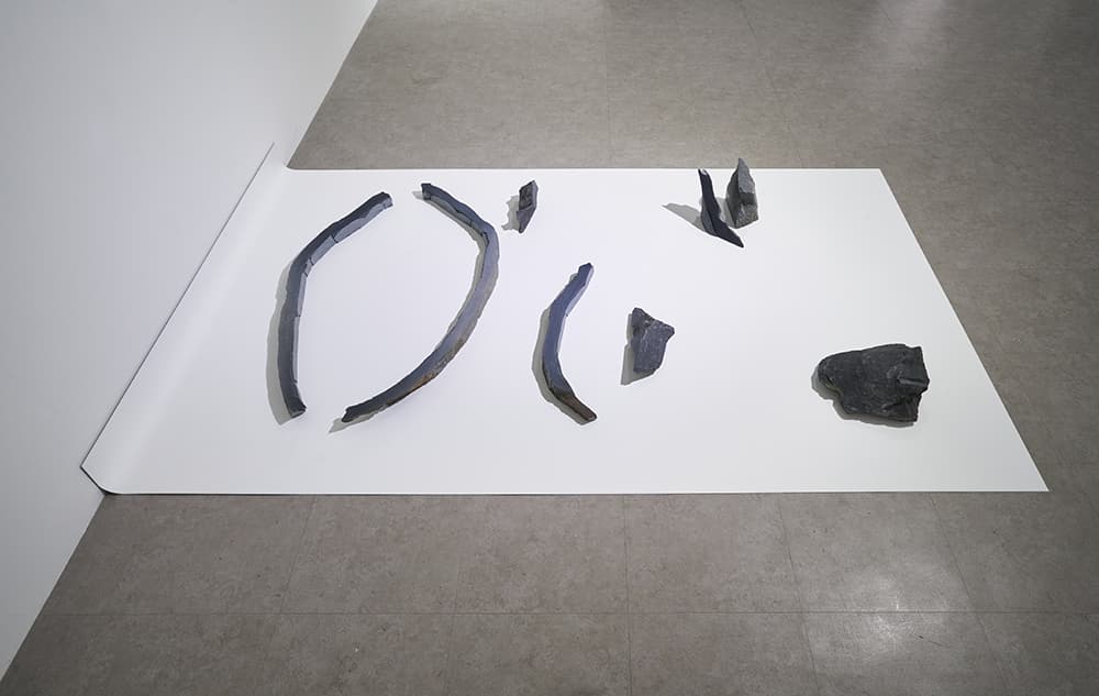 ⟪살 돌 기름⟫ 전시 전경 (사진_ 이양언)