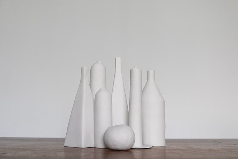 최수진_흰 화병들의 모임, 합성소지, 가변크기, 2018