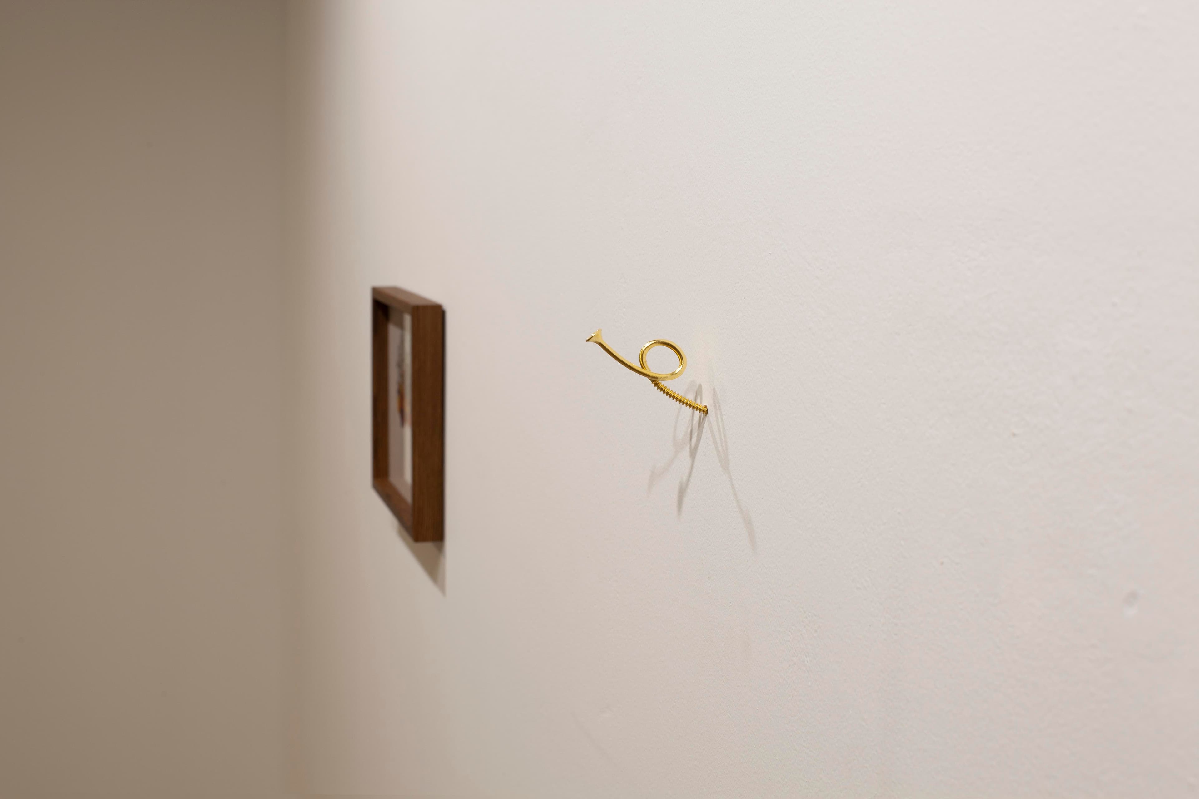 황금 나사못 No.4 visd'or No.4, 2.5x1x7(cm), 레진, 금박, 2023