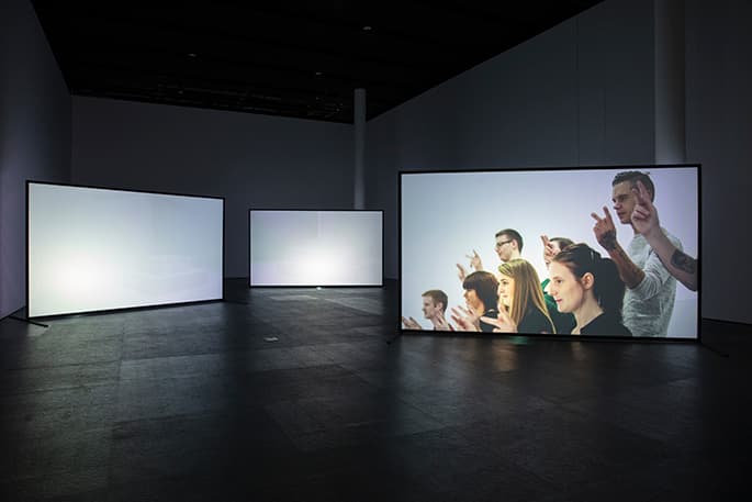 안젤리카 메시티, <말의 색깔>, 2015 3 채널 HD 비디오, 컬러, 사운드, 25분 courtesy of the artist and Anna Schwartz Gallery