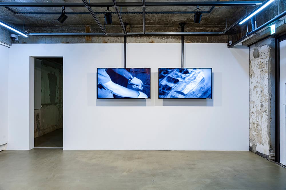 유비호_무현금_날숨, 2015, 싱글채널 비디오, 5분 18초 (좌), 무현금_수행, 2015, 싱글채널 비디오, 11분 22초 (우) ⓒThe Artist & Art Centre Art Moment