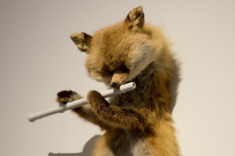 장종완, 고독한 양치기의 노래 The song of lonely Shepherd, 여우목도리, 나무피리 fox scarf, wood pipe, 35x90x19cm, 2017 (detail) 이미지제공 : 아라리오갤러리